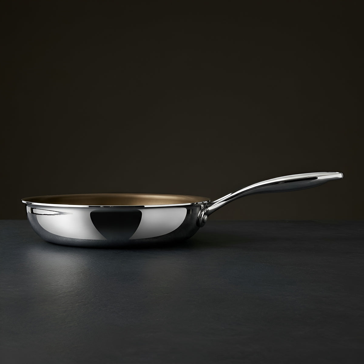 Side view of the Pure Pan with mirror-polished stainless steel walls and stay-cool handle